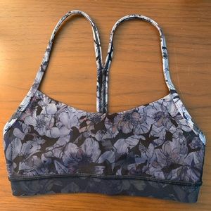 Lululemon Size 4 Flow Y Bra